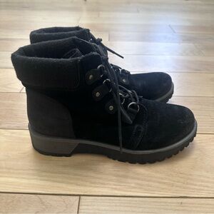 White Mountain Black Lace Up Leather Boots